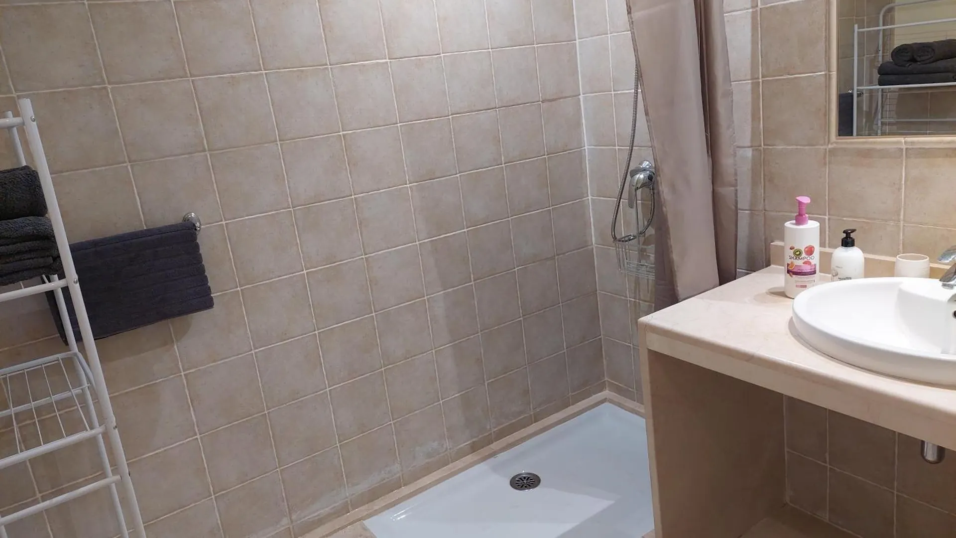 דירות אסטפונה Jardines, Piscina Y Mar 0*,  ספרד