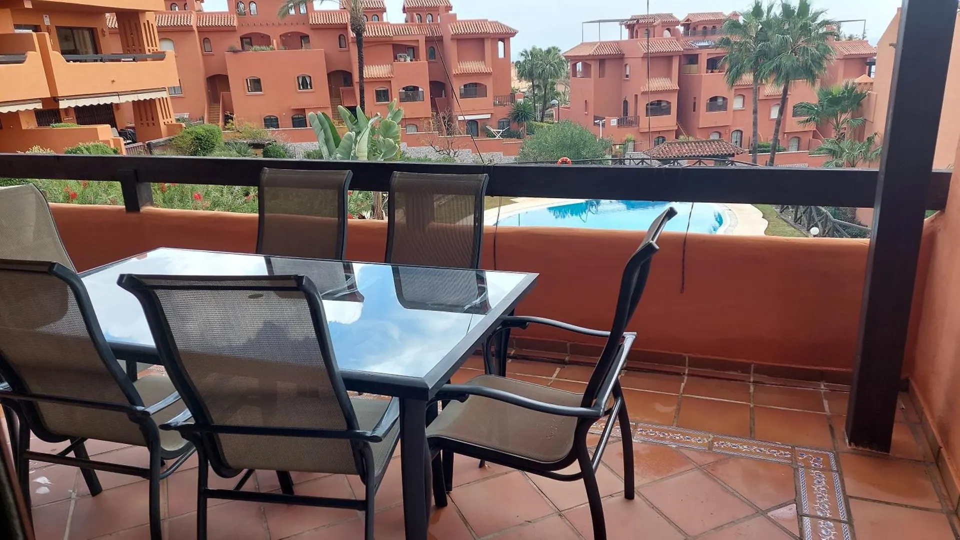 Jardines, Piscina Y Mar Daire Estepona 0*,